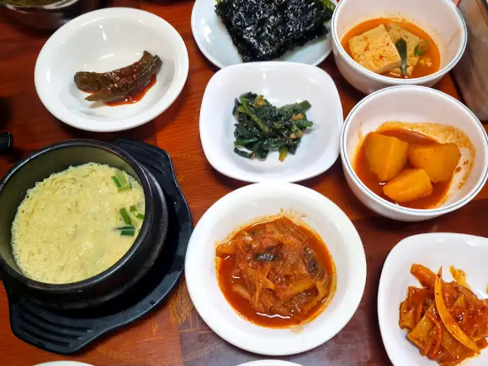 정갈한 기본 찬들