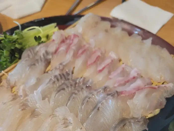 신선한 모듬회 한 접시