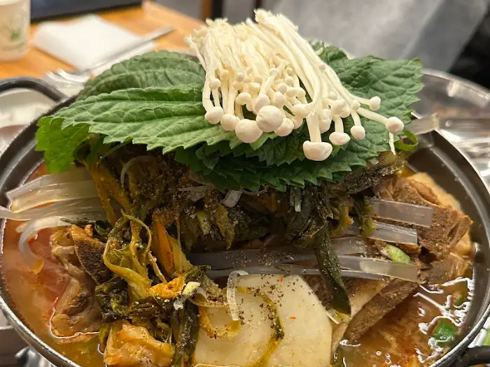 푸짐한 뼈해장국 모습