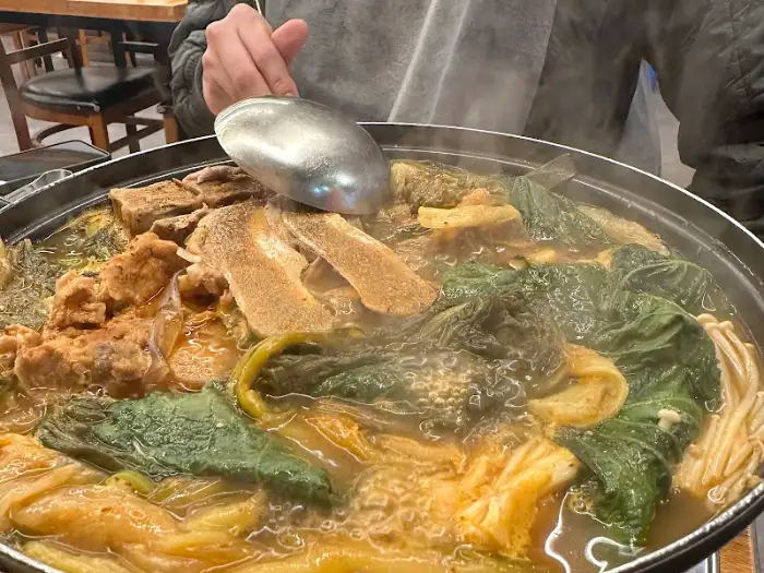 끓고 있는 뼈해장국