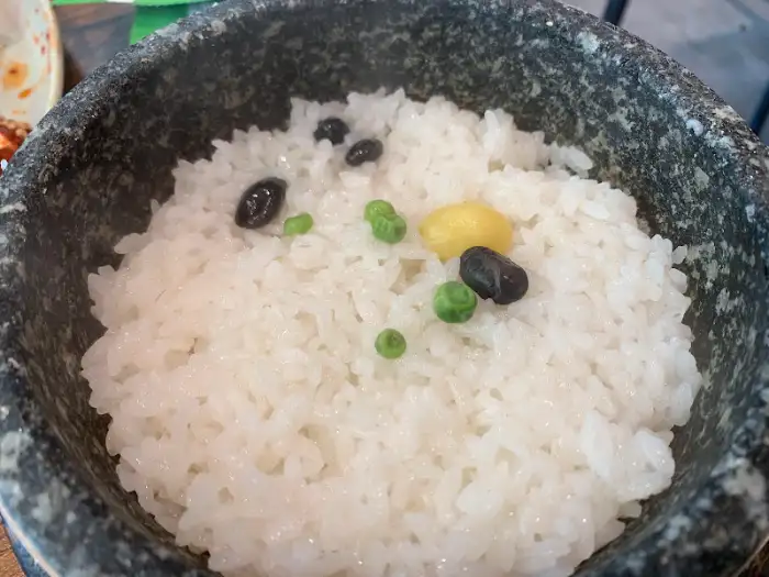 식당 내부 테이블 모습