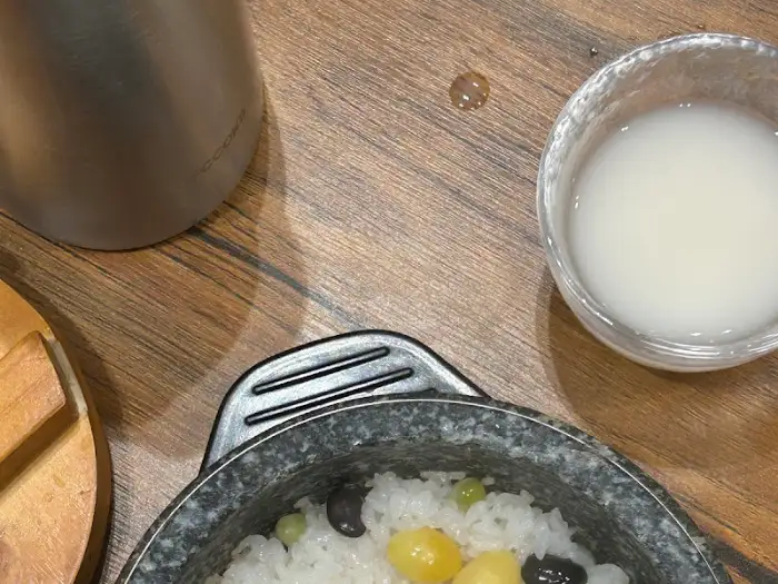 따뜻한 막걸리와 돌솥밥
