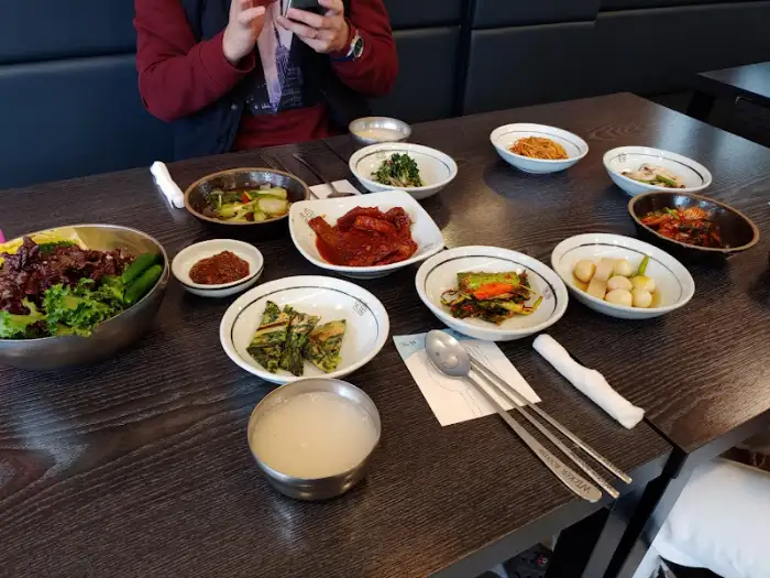 정갈하게 차려진 한상차림