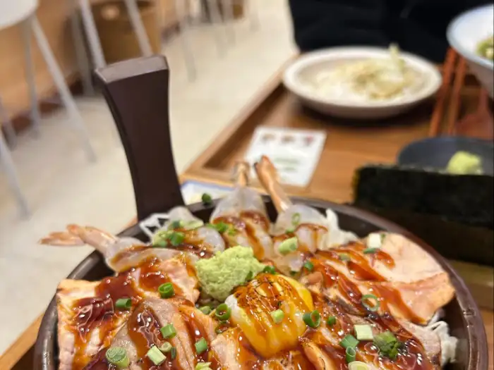 새우와 연어 덮밥