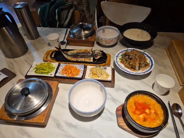 기본 상차림과 순두부