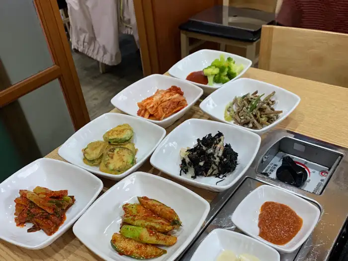다양한 종류의 밑반찬