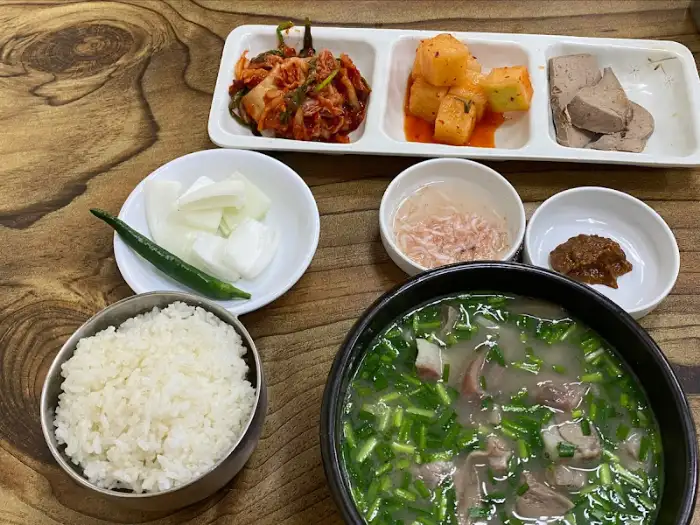 돼지국밥과 함께 나온 밑반찬