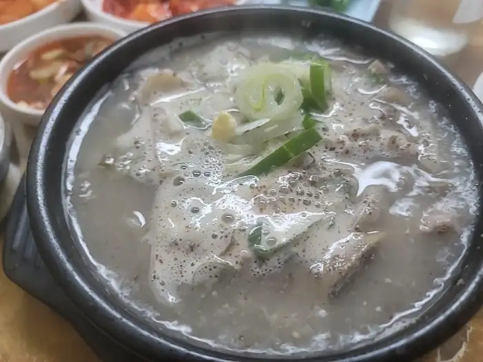 특징적인 막창순대가 보이는 순대국밥
