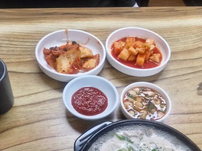 순대와 곁들임 반찬들