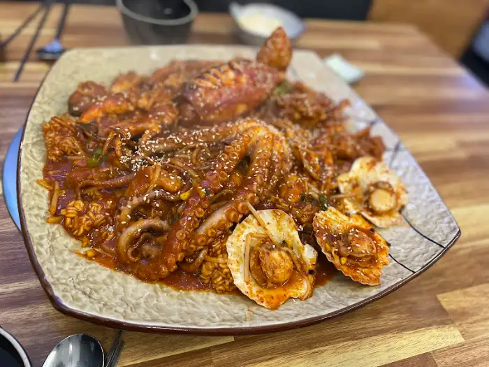 푸짐하게 차려진 해물찜