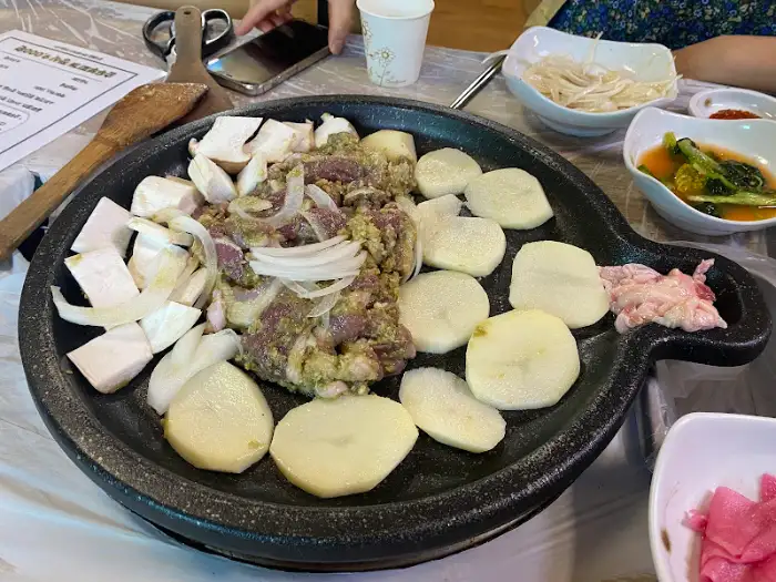 잘 익은 오리구이 한 점