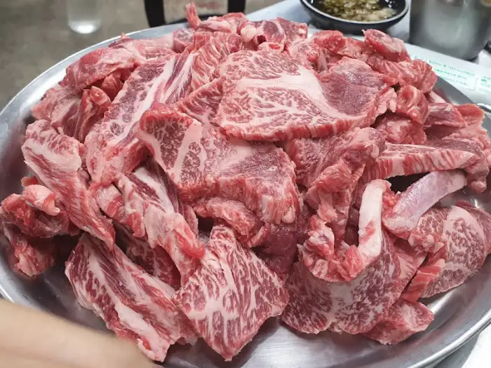 신선한 등심과 갈비살 모듬