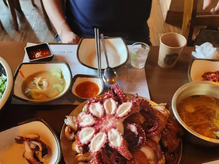 대왕꽃문어족발 전체 상차림