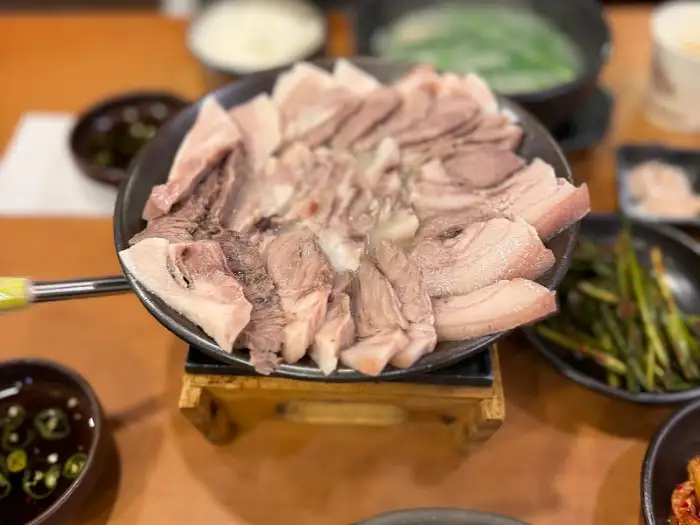 미니 화로에 데워 먹는 수육