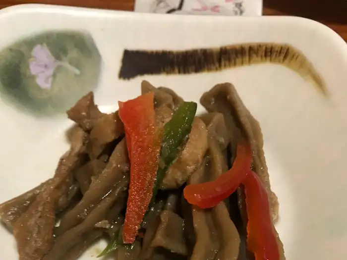 연잎오리훈제 한 조각