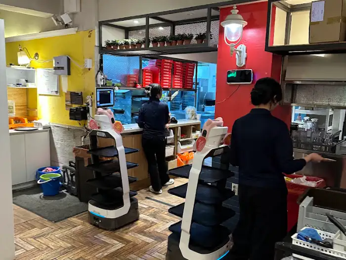 이재모피자 로봇 서빙