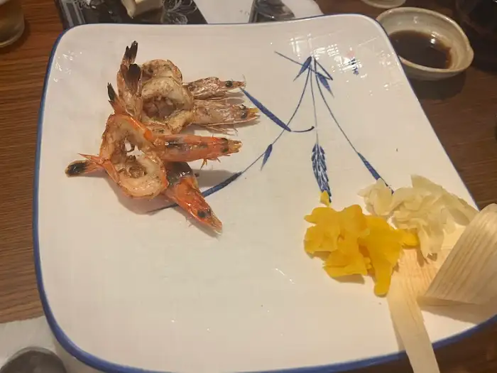 먹음직스러운 생선구이 접시