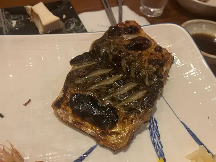 두툼한 생선구이 조각