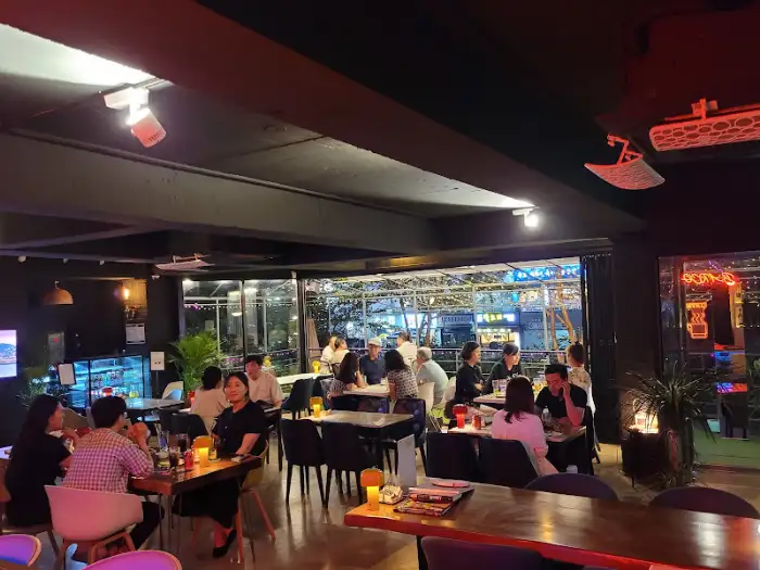 활기찬 실내 분위기