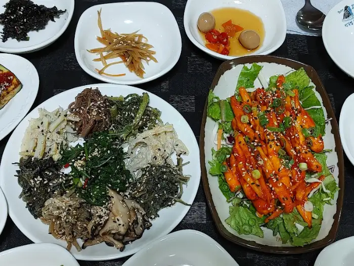 식재료 본연의 맛을 살린 나물 무침