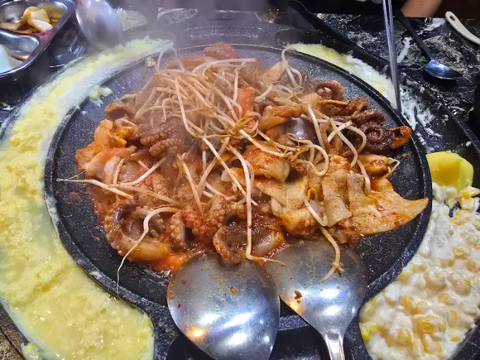 잘 익은 쭈꾸미와 삼겹살