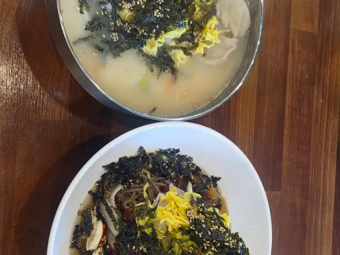 초계국수와 비빔막국수 항공샷