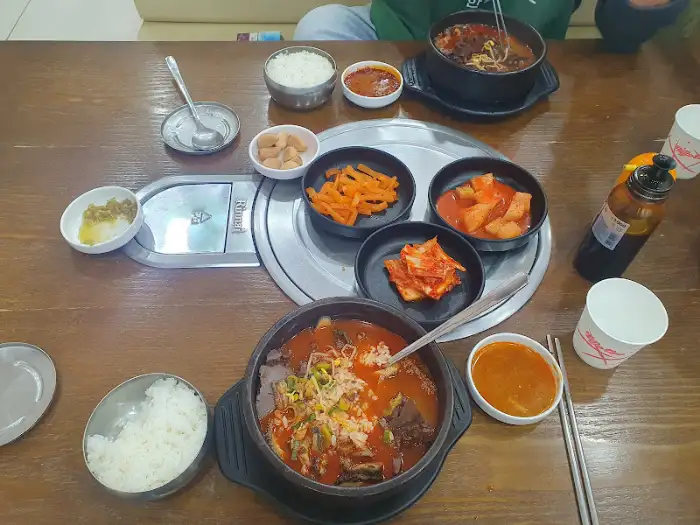 해장국과 밑반찬
