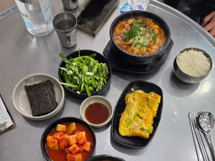 주문한 음식 상차림