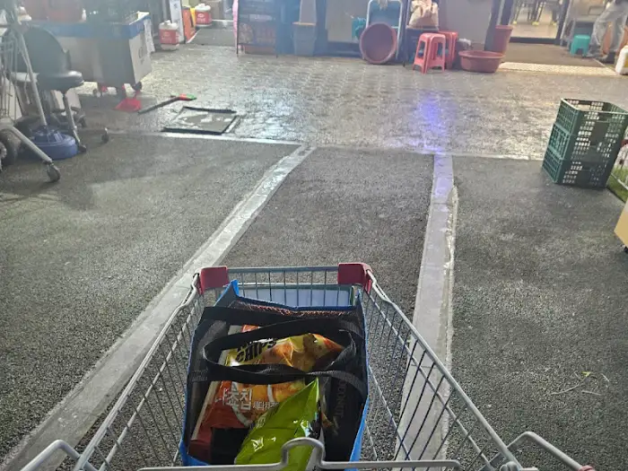 찜닭 속의 푸짐한 채소와 당면