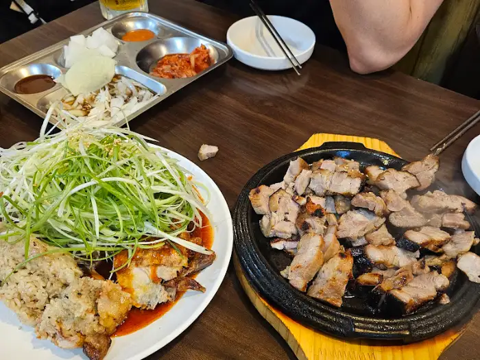 식탁 전체 모습