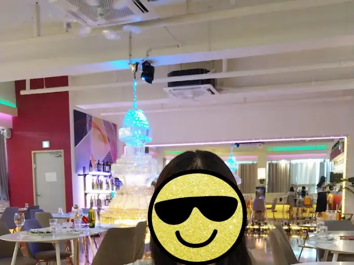 피자와 샐러드, 파스타가 함께 나온 세트 메뉴