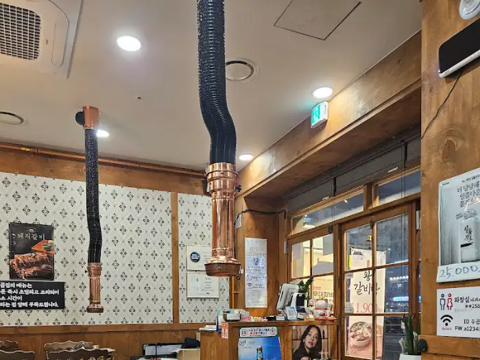 곱창과 함께 구워 먹는 떡과 버섯