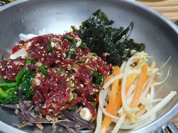 먹음직스러운 육회비빔밥