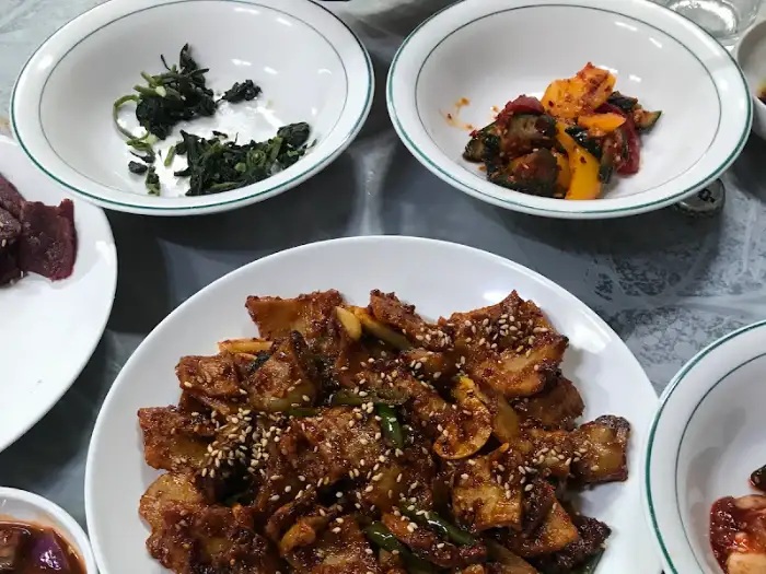 막창볶음 한 접시