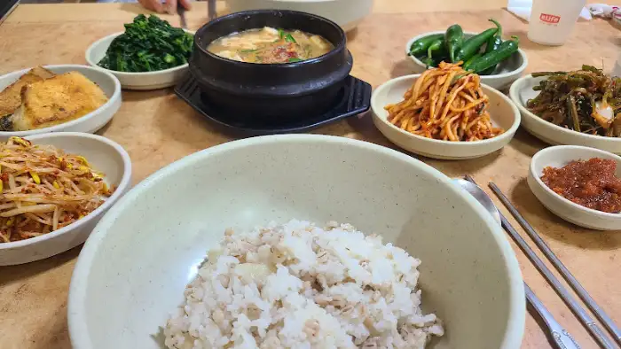 푸짐한 돼지 두루치기