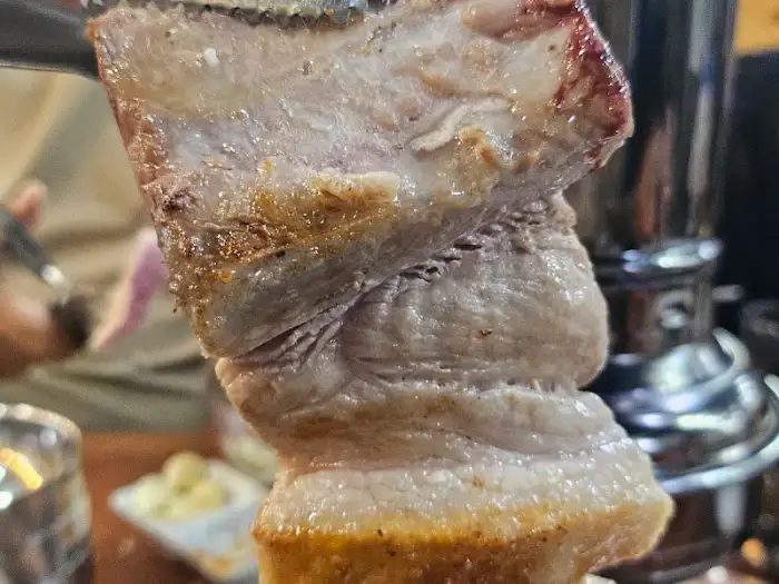 익은 흑돼지 한 점