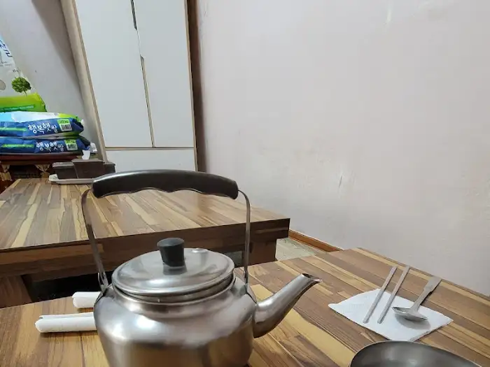 추억을 자극하는 놋쇠 주전자