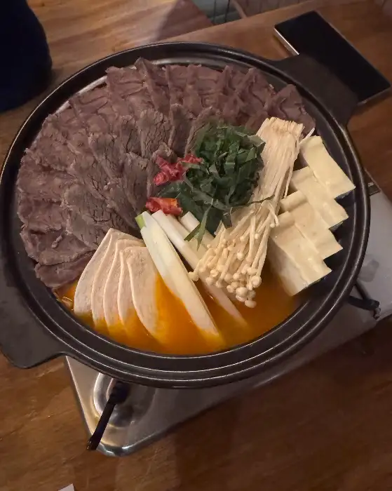 끓고 있는 사태전골 클로즈업