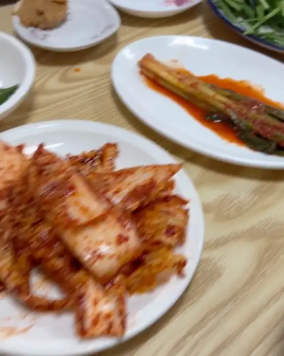 탱글탱글한 소머리수육과 곁들임 반찬