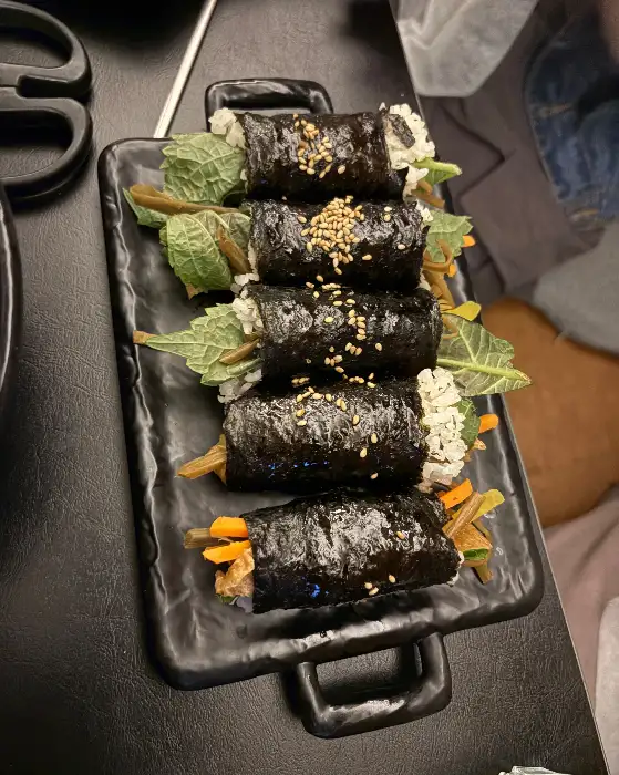 먹음직스러운 김밥 세트