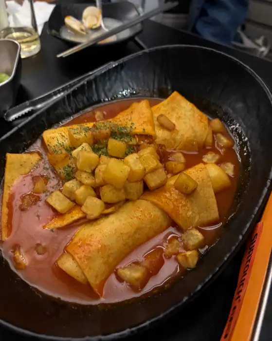 푸짐한 떡볶이