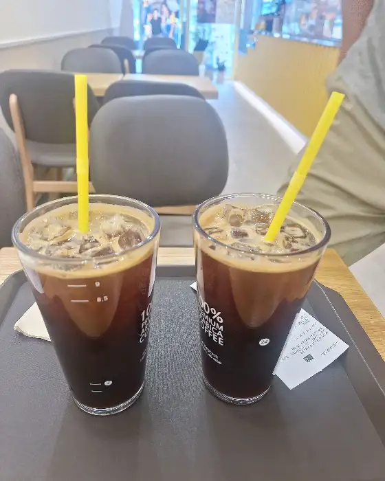 시원한 아이스 아메리카노 두 잔