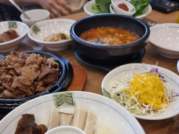 숯불구이 정식 구성