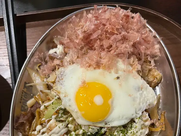 계란 후라이가 올라간 야끼소바