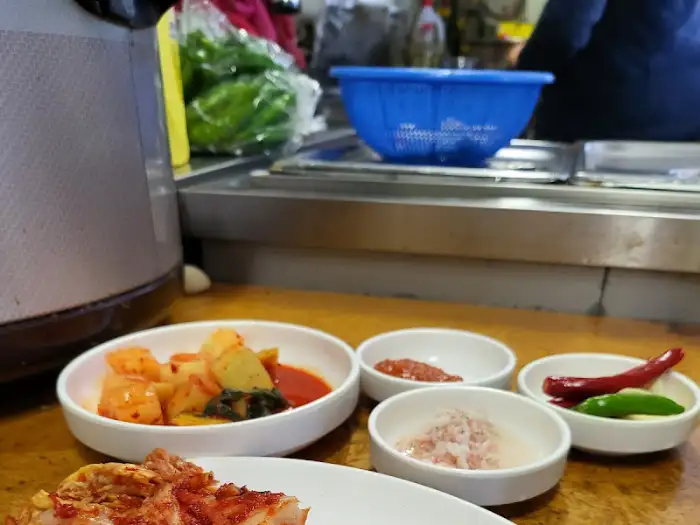 김치와 곁들임 반찬 사진
