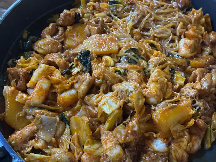 푸짐한 닭갈비 한가득