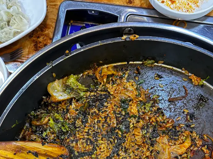 철판 볶음밥이 완성된 모습