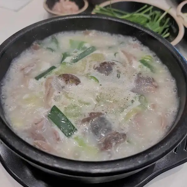 얼큰 국밥 한 그릇