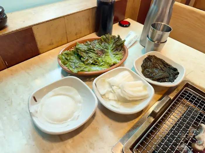 쌈 채소와 곁들임 반찬