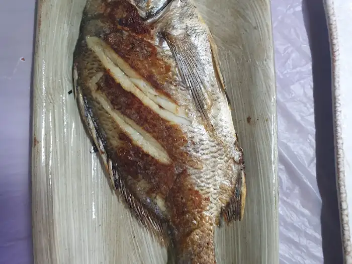 노릇하게 구워진 통참돔 구이